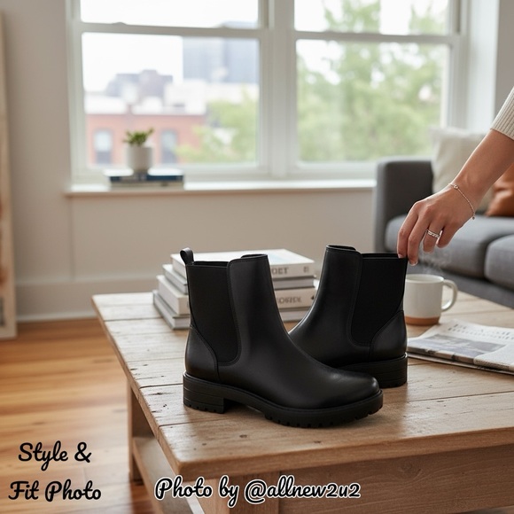 New Cynthia Rowley Black Leather Chelsea Ortholite Boots Rugged Grip Sole 7.5 - Picture 3 of 16